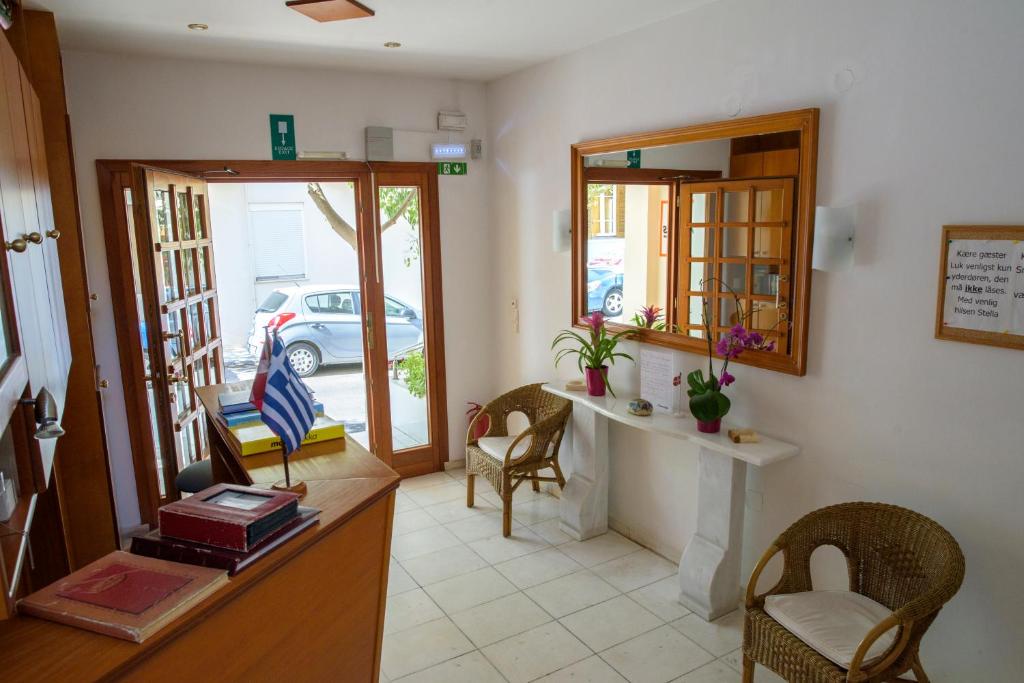 Stratis Apartments room 2