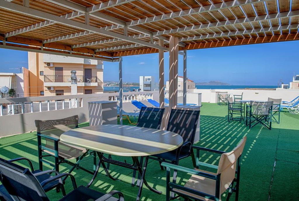 Stratis Apartments room 3