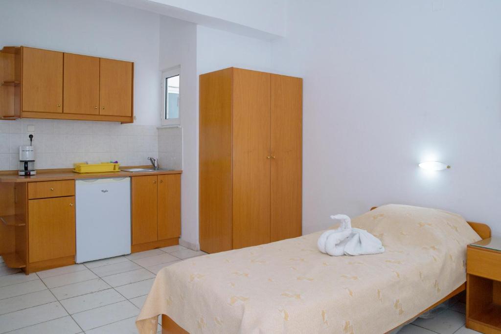 Stratis Apartments room 5