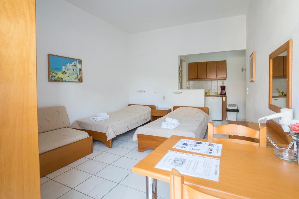 Stratis Apartments room 6